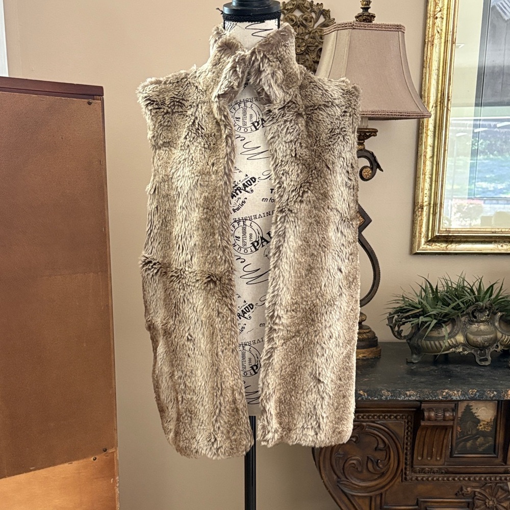 /89th & MADISON Vest Tan Front Faux Fur Back Crochet Boho Style Sz L
